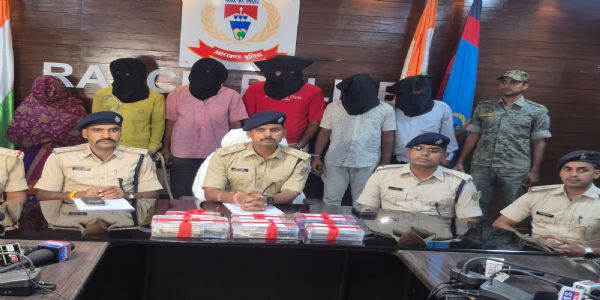 कांके डकैती कांड का खुलासा, महिला समेत छह गिरफ्तार, 4.24 लाख नकद बरामद