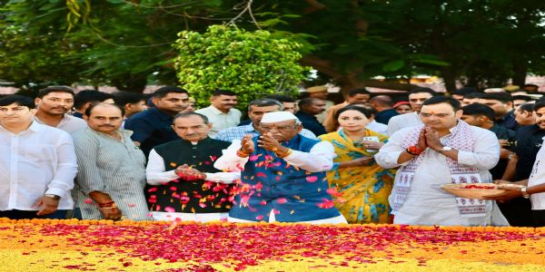 राज्यपाल बागडे ने स्व. भैरोंसिंह शेखावत स्मारक पहुंचकर उन्हें पुष्पांजलि अर्पित की
