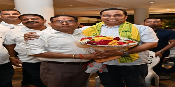 बीटीआर के ईएम कर्मेश्वर राय ने मंत्री जयंत मल्लबरुवा को दी जन्मदिन की शुभकामनाएं