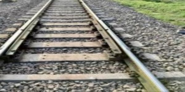 ताप्ती गंगा एक्सप्रेस की चपेट में आने से वृद्ध की मौत