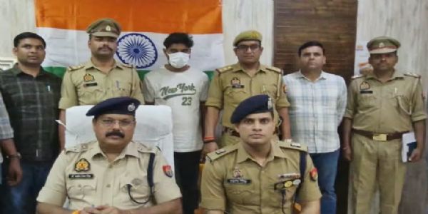 मुठभेड़ के दौरान दो बदमाश गिरफ्तार, एक के पैर में लगी गोली