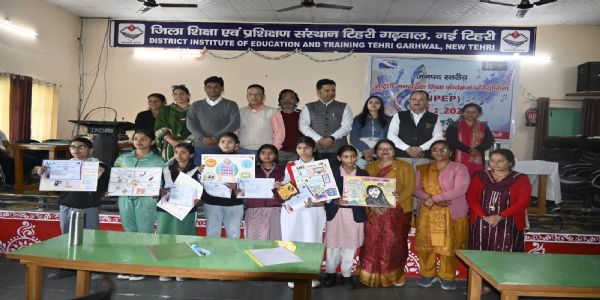 लोक नृत्य में जीआईसी नैनबाग व पोस्टर में जीजीआईसी घनसाली विजेता