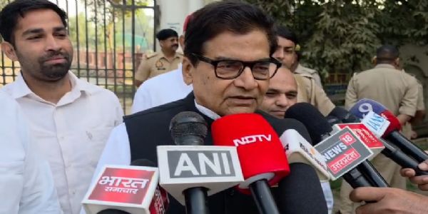 रामगोपाल यादव ने एमएलसी चुनाव में किया मतदान