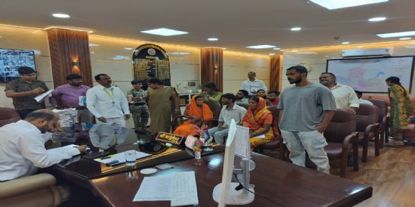 डीसी ने जनता दरबार में समस्याओं के त्वरित समाधान के दिए निर्देश