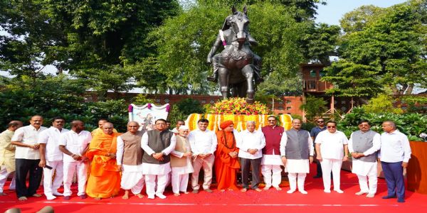 संसद परिसर में रानी चेन्नम्मा की जयंती और 202वीं विजय वर्षगांठ मनाई गई
