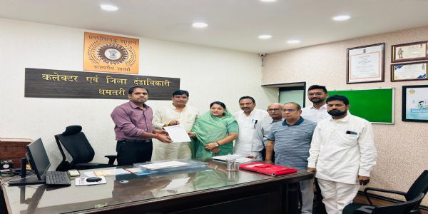 रबी फसल की सिंचाई के लिए गंगरेल बांध से पानी छोड़ने की मांग, कांग्रेस ने कलेक्टर को सौंपा ज्ञापन