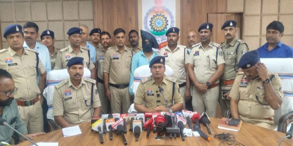 सूरजपुर में डबल मर्डर का खुलासा, 20 लाख के कर्ज और पैसों की लालच में मां-बेटे की हत्या