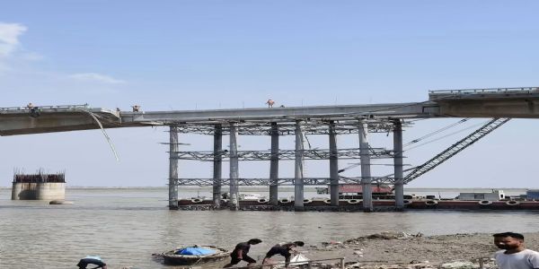 विक्रमशिला सेतु पर युद्धस्तर पर पुनर्स्थापन कार्य जारी, दिसंबर तक स्थायी स्टील ट्रस ब्रिज से बहाल होगी आवाजाही
