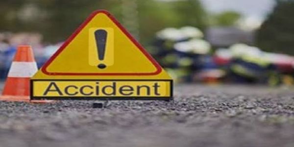सोनभद्र सड़क हादसे में मामा की मौत, भांजा घायल
