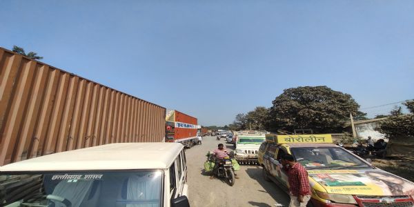 रामानुजगंज में एनएच निर्माण की धीमी गति पर फूटा लोगों का गुस्सा, घंटों जाम रहा मुख्य मार्ग
