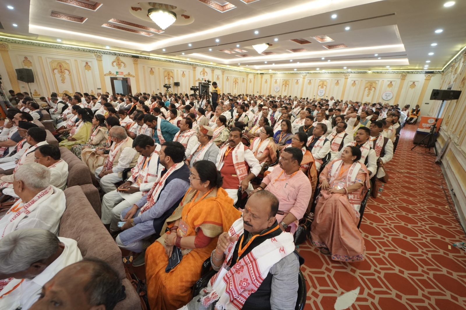 कार्य समिति के बैठक में मौजूद लोग