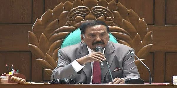बांग्लादेश की संसद के अध्यक्ष हाफ़िज़ उद्दीन अहमद (फाइल फाेटाे) बांग्लादेश की संसद के अध्यक्ष हाफ़िज़ उद्दीन अहमद (फाइल फाेटाे)