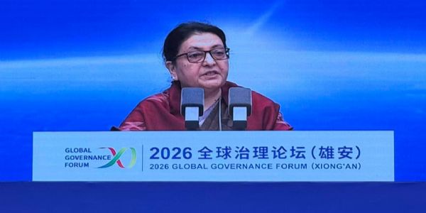 चीन के सम्मेलन को संबोधित करती हुई पूर्व राष्ट्रपति विद्या भंडारी चीन के सम्मेलन को संबोधित करती हुई पूर्व राष्ट्रपति विद्या भंडारी
