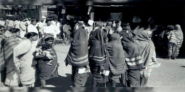 स्वतंत्र भारत के पहले आम चुनाव की शुरुआत (फाइल फोटो) स्वतंत्र भारत के पहले आम चुनाव की शुरुआत (फाइल फोटो)
