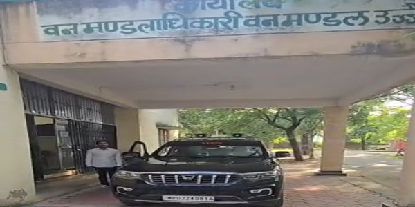 उज्जैनः वन रक्षक भर्ती परीक्षा का अभ्यर्थी पैदल चलने की जगह बाइक से निकल गया आगे