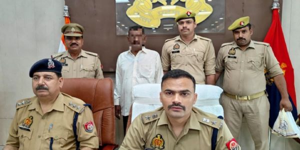 अफजलगढ़ में पुलिस ने मकान में छापा मारकर अवैध पटाखों का जखीरा पकड़ा, 120 किलो विस्फोटक बरामद
