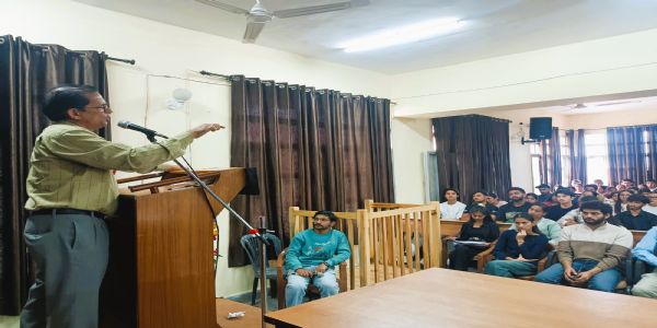 सफलता के लिए समय प्रबंधन, अनुशासन और संस्कार आवश्यक : डॉ. नरेश शर्मा