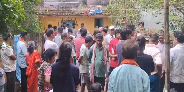 युवक की मौत से सनसनी, घर में मिला शव