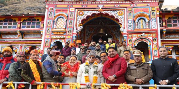 शपथ के बाद पहली बार बदरी विशाल के दर्शन को पहुंचे राज्यपाल