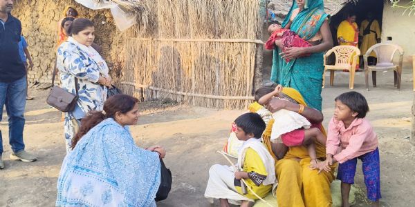 आर्थिक तंगी से जूझ रहे मंगल ऋषि के परिवार को अभिनेत्री संचिता बसु के ट्रस्ट ने दी आर्थिक सहायता