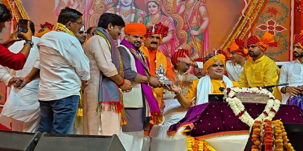 गांव हमारी जड़, इसे कभी नहीं भूलना चाहिए : बृजभूषण शरण सिंह