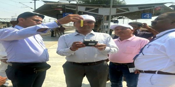 पश्चिम रेलवे ने एक ही दिन में पेयजल की गुणवत्ता की जांच के लिए किए 350 से अधिक परीक्षण