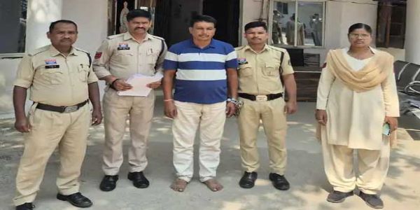 किराना दुकान में महिला से छेड़छाड़ का एक आरोपित गिरफ्तार
