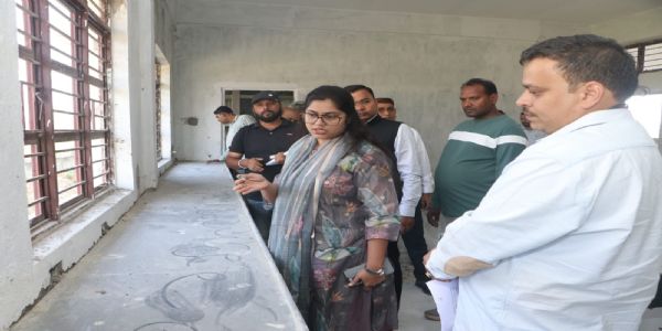 एकलव्य आवासीय विद्यालय के निर्माण में मिली खामियां, कलेक्टर ने मांगी रिपोर्ट