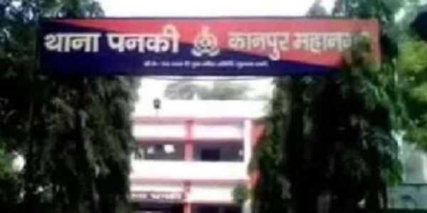 ड्यूटी कर रहे सिक्योरिटी गार्ड पर गिरा लोहे का गेट, मौत