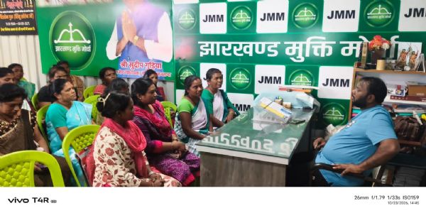 फरवरी से लंबित वेतन की मांग को लेकर सहिया दीदियों ने विधायक को सौंपा ज्ञापन