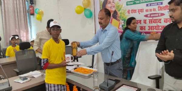 अंतरराष्ट्रीय बालिका दिवस पर बालिकाएँ सम्मानित