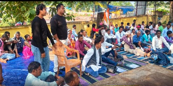 नगर पंचायत गठन के प्रस्ताव के खिलाफ झारखंड पुनरुत्थान अभियान ने दिया धरना