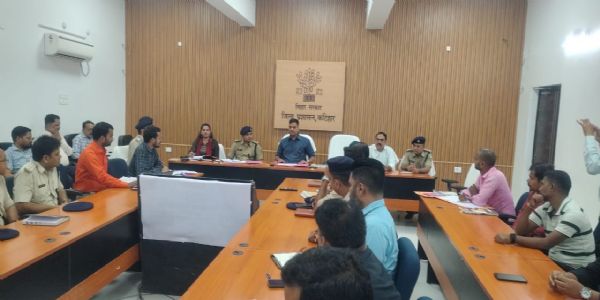सड़क सुरक्षा समिति की बैठक: ब्लैक स्पॉट दुरुस्त करने और नाबालिगों के वाहन चलाने पर रोक के सख्त निर्देश