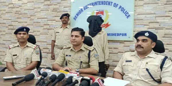 कदमा हत्याकांड का आरोपित गिरफ्तार, हत्या में इस्तेमाल किया गया चाकू बरामद
