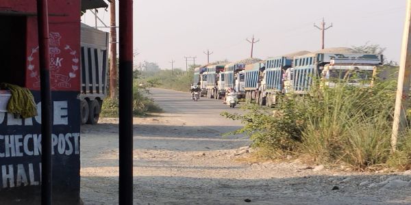 अवैध खनन पर कठुआ पुलिस की बड़ी कार्रवाई, 42 वाहन जब्त कर खनन विभाग को सौंपे