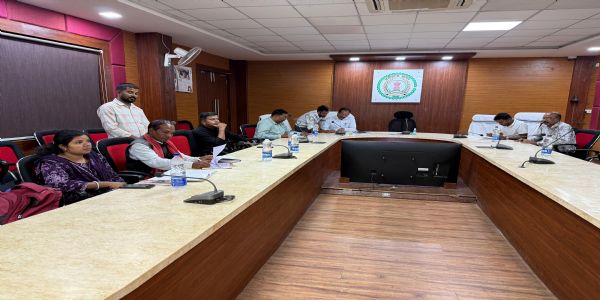 सूरजपुर में मतदान केंद्रों के युक्तियुक्तकरण पर बैठक, प्रतापपुर क्षेत्र में अनुभाग बदलने पर सहमति