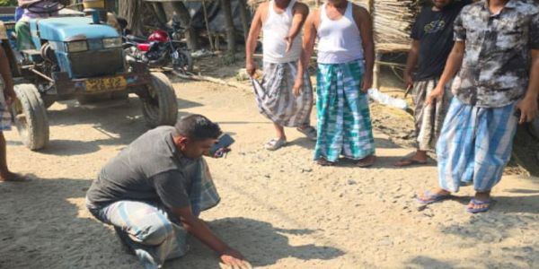 प्रधानमंत्री ग्राम सड़क योजना के तहत सड़क मरम्मत में अनियमितता का आरोप