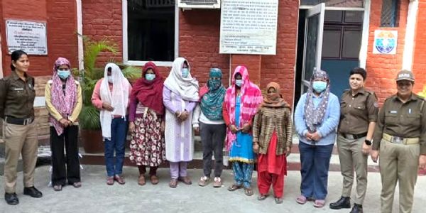 हरिद्वार में विवाद के बाद आठ महिलाएं हिरासत में