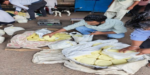 मिठाई की दुकानों पर औचक छापेमारी, 922 किलोग्राम खाद्य सामग्री की गई नष्ट