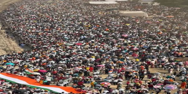 वाराणसी में नमो घाट पर मेगा एयर शो में उमड़ा हुजूम, दिखा जबरदस्त उत्साह