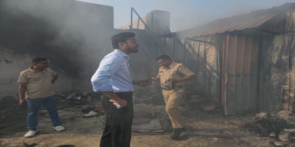 रायपुर के पंडरी स्थित महालक्ष्मी मार्केट में लगी आग पर पाया काबू, जनहानि नहीं
