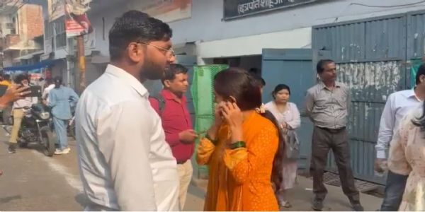 पीईटी परीक्षा -लॉकेट, कंगन, ईयररिंग उतरवाए तब दिया केंद्रों में प्रवेश
