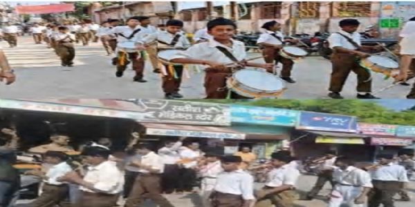 बिजनौर में कई जगह आरएसएस ने निकाला पथ संचलन, जगह-जगह पुष्प वर्षा कर हुआ स्वागत