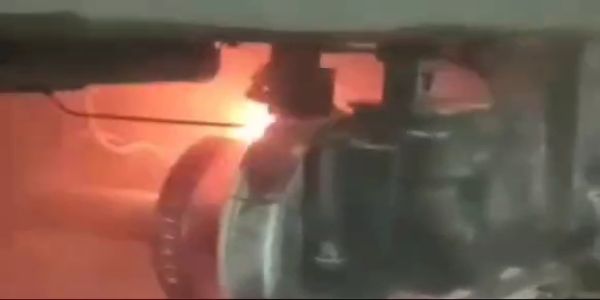 रिषड़ा स्टेशन पर दून एक्सप्रेस में आग की हड़कंप, 30 मिनट से अधिक देर तक रुकी रही ट्रेन