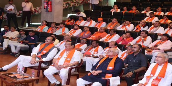 सूरत साइंस सेंटर में मुख्यमंत्री भूपेंद्र पटेल ने सुना ‘मन की बात’ का 139वां एपिसोड
