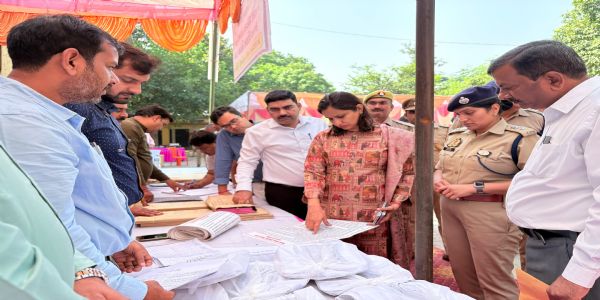 जिलाधिकारी ने मुख्यमंत्री आरोग्य मेले का किया औचक निरीक्षण*