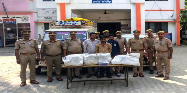 मीरजापुर : ढाबे के पास दो वाहनों से 38 किलो गांजा बरामद, तीन गिरफ्तार
