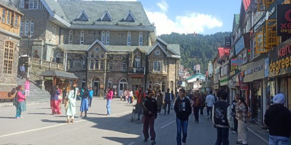 हिमाचल प्रदेश के ऊंचे इलाकों में बर्फबारी, केलांग में माइनस 2.2 डिग्री पारा