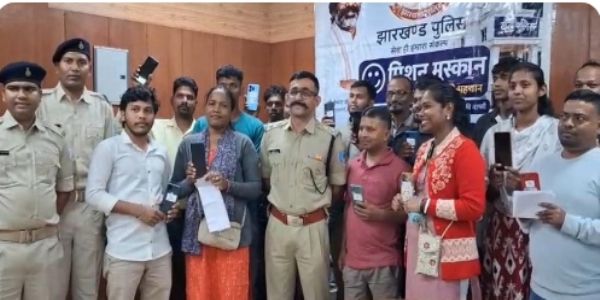 मिशन मुस्कान से लौटी तीन लोगों के चेहरे पर खुशी, अब तक 200 मोबाइल बरामद