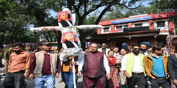 अखिलेश यादव का फूंका पुतला,गणेश जोशी बोले-मांगे माफी